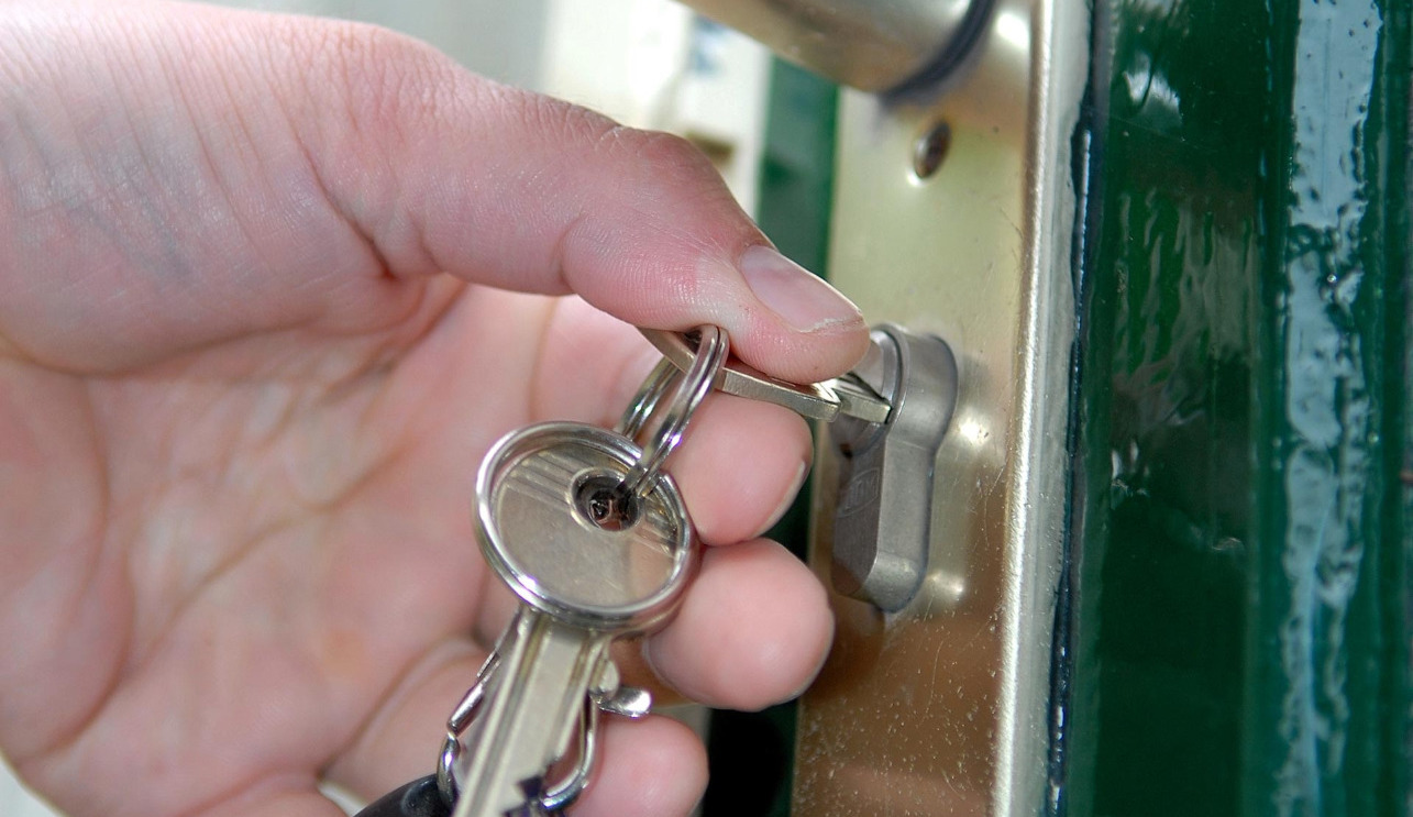 Lock & unlock of premises Surety Keyholding